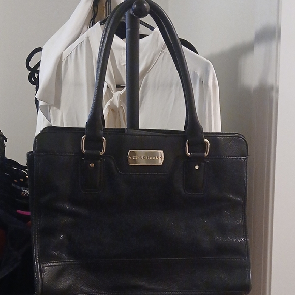 Cole Haan Black Shoulder Bag - Picture 1 of 6